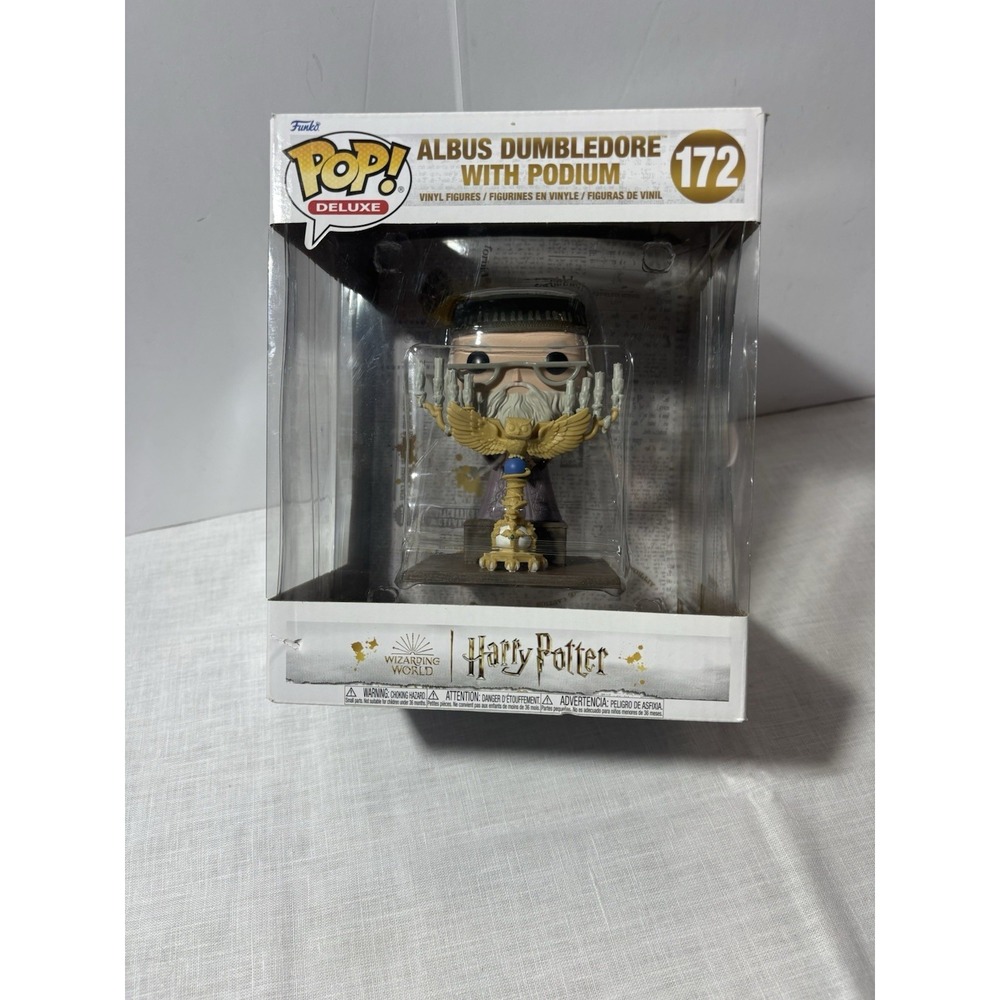 Funko Pop! Deluxe: Harry Potter - Albus Dumbledore with Podium #172 Vinyl Figure